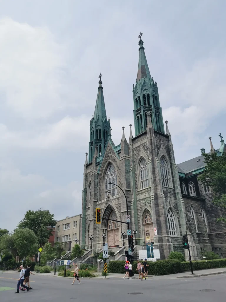 église d'architecture gothique situé au Mile-End