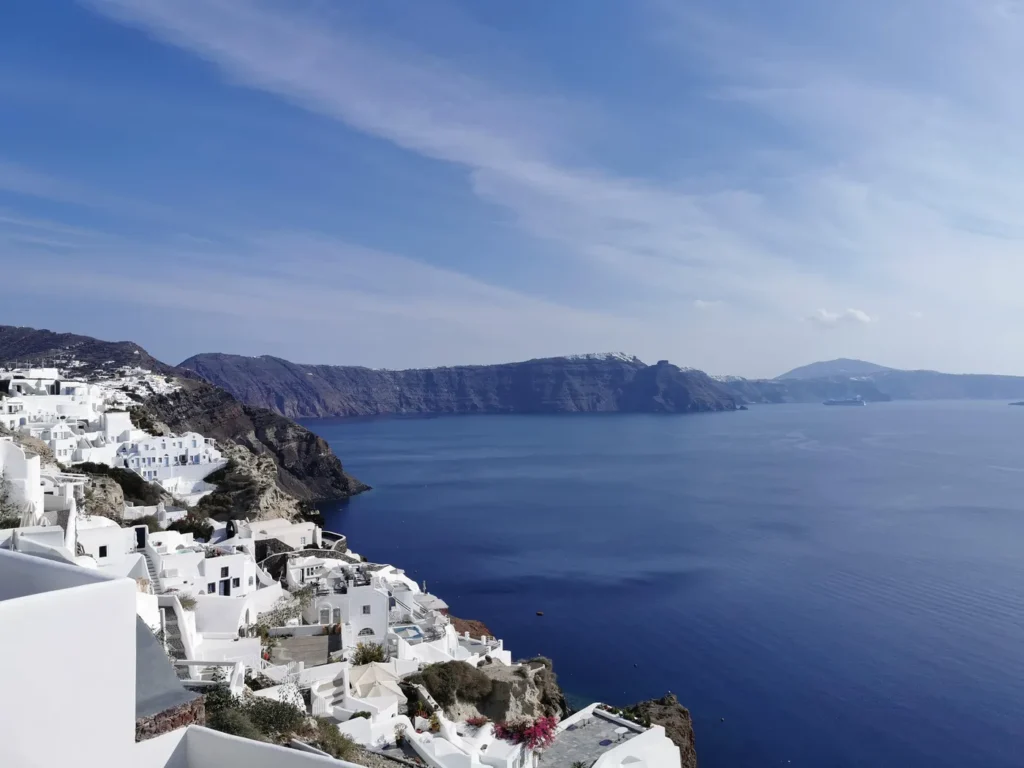 Maisons d'Oia directement au bord de la falaise