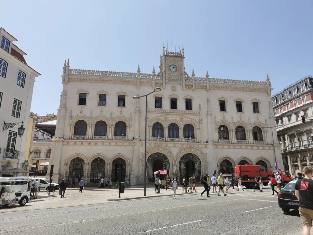 Gare de Lisbonne avec son architecture typique portugaise