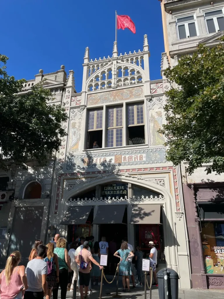 Extérieur de la Livraria Lello Porto