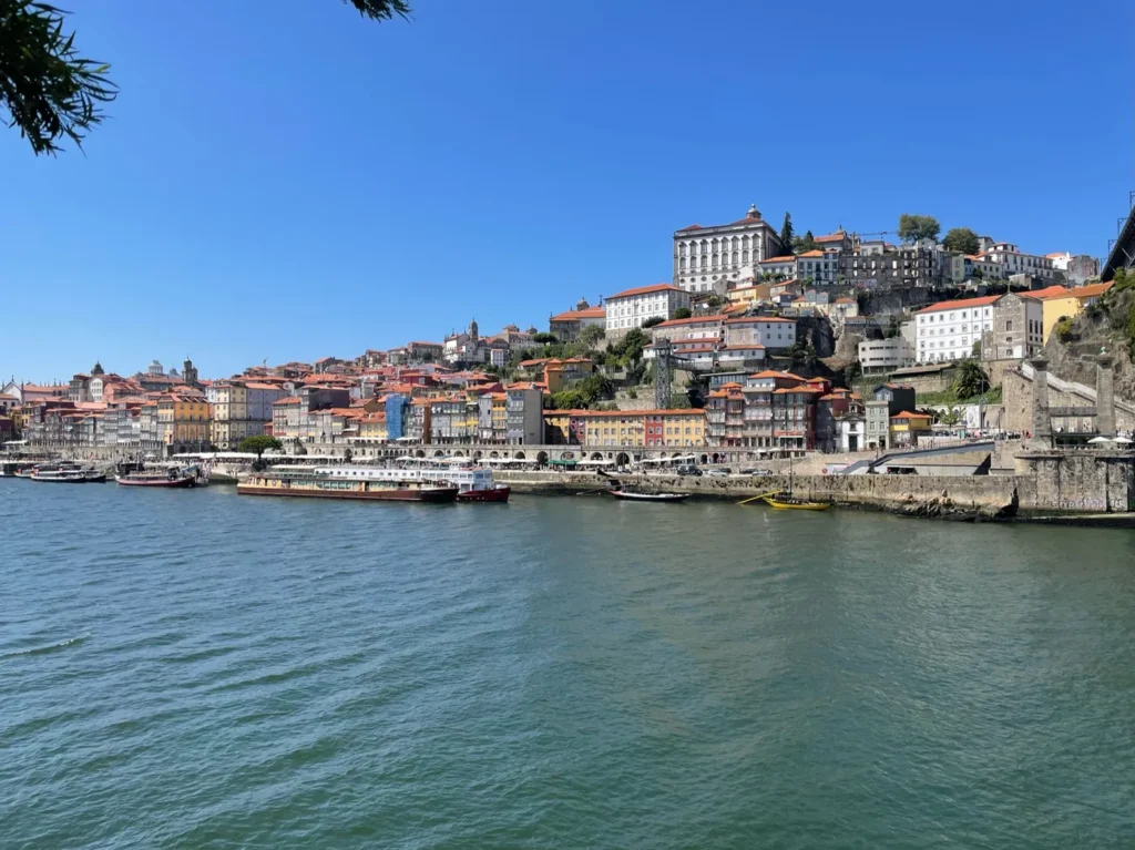 Vue de Porto avec le Tage en premier plan