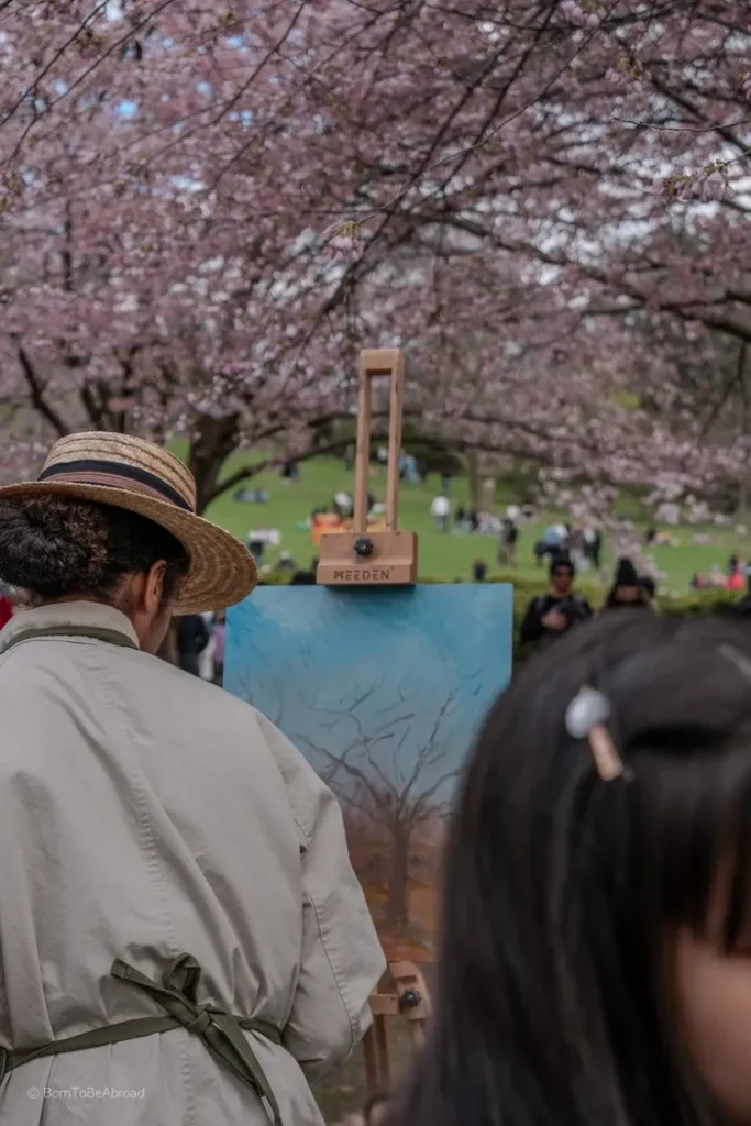 Peintre peignant les cherry blossom éclos à High Park