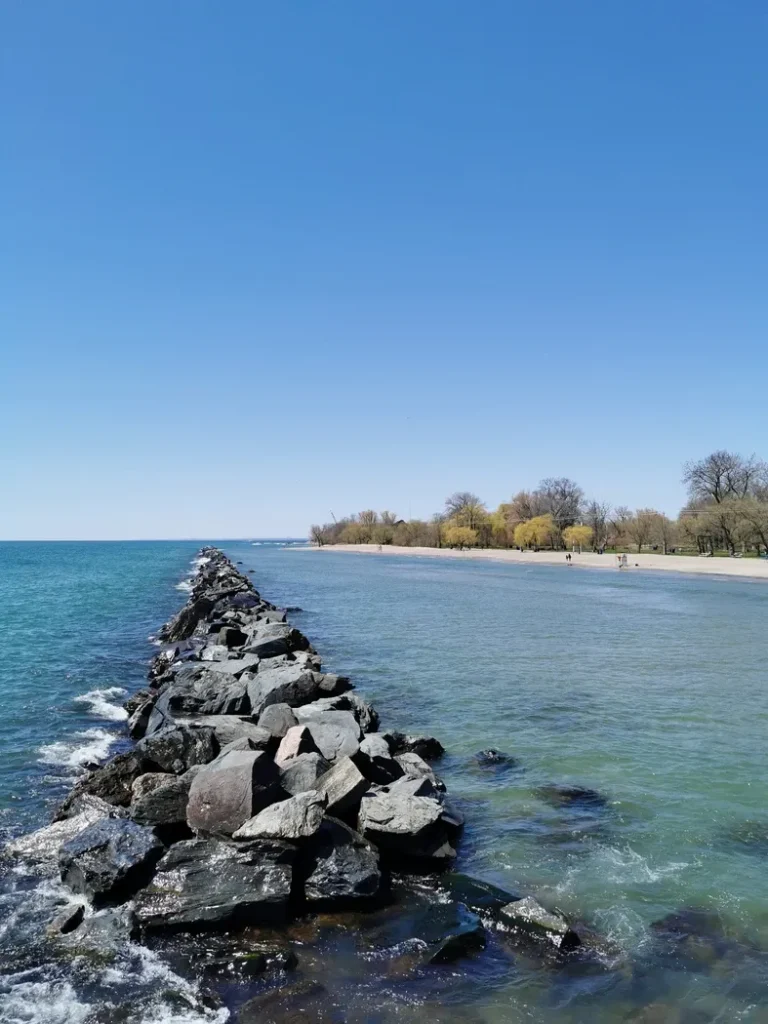 Banc de rocher dans le Lac Ontario