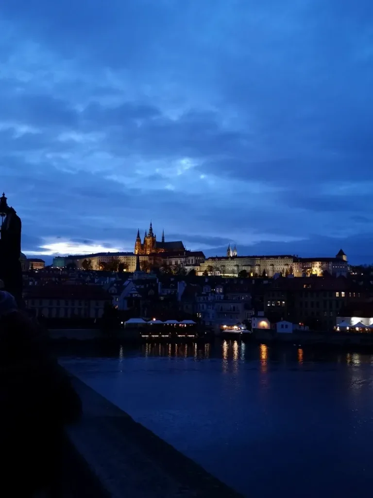 Vue depuis le Pont Charles sur le Château de Prague