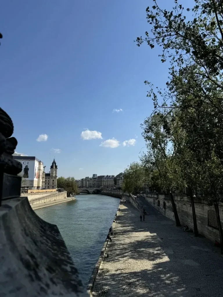 La promenade des Quais au bord de la Seine