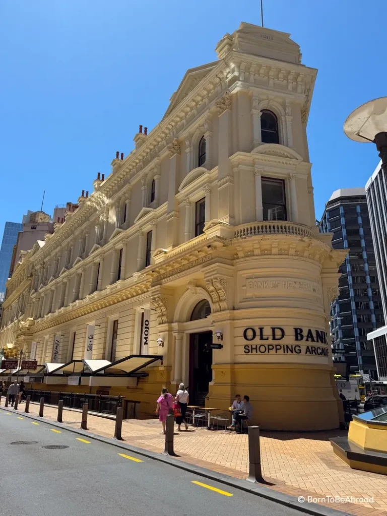 Façade de Old Bank, Wellington sous un temps ensoleillé