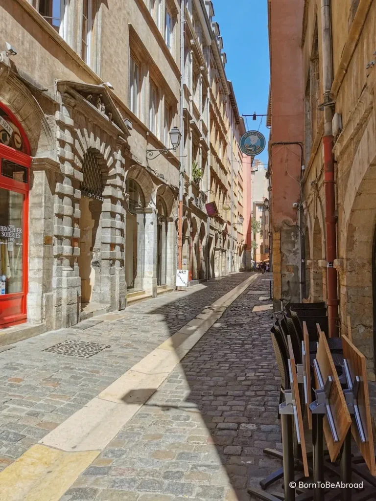 Ruelle pavée du Vieux-Lyon