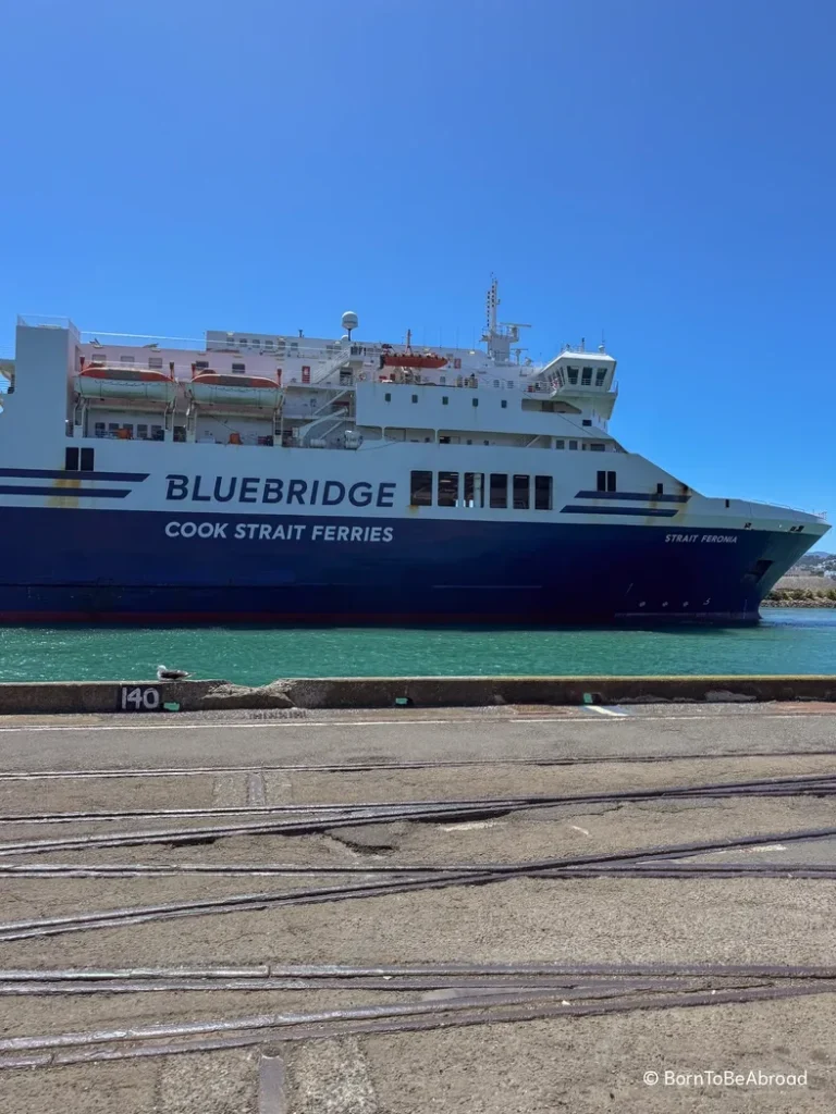 Ferry Bluebridge amarrer