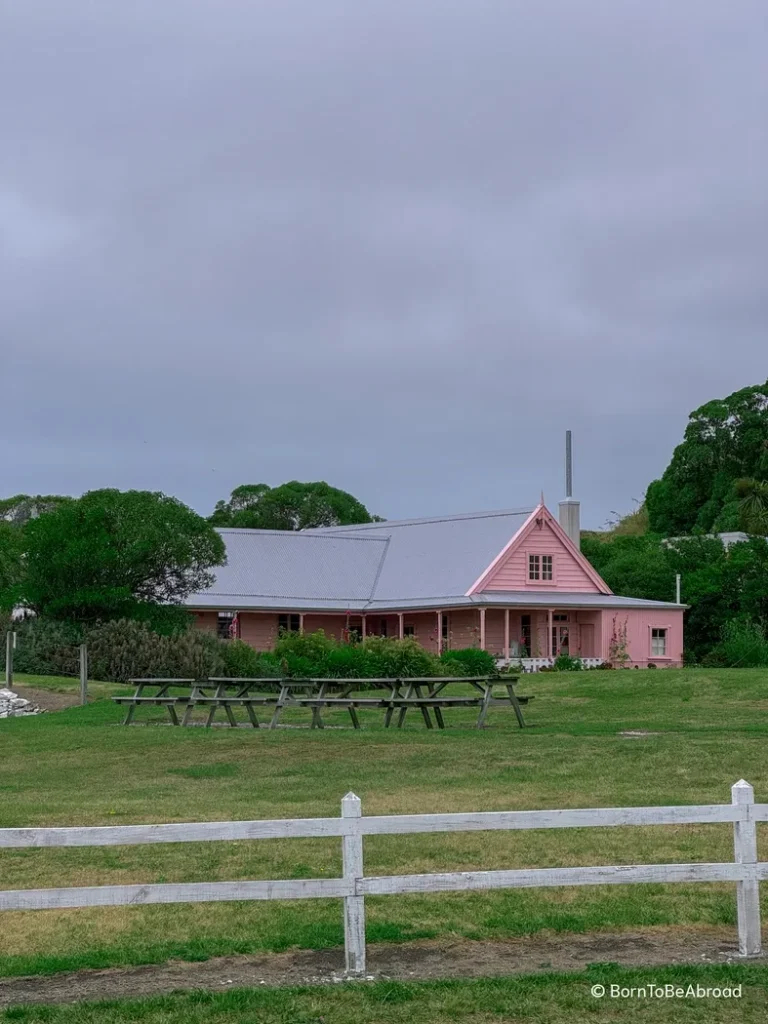 Fyffe House, une maison rose d'architecture coloniale à Kaikoura