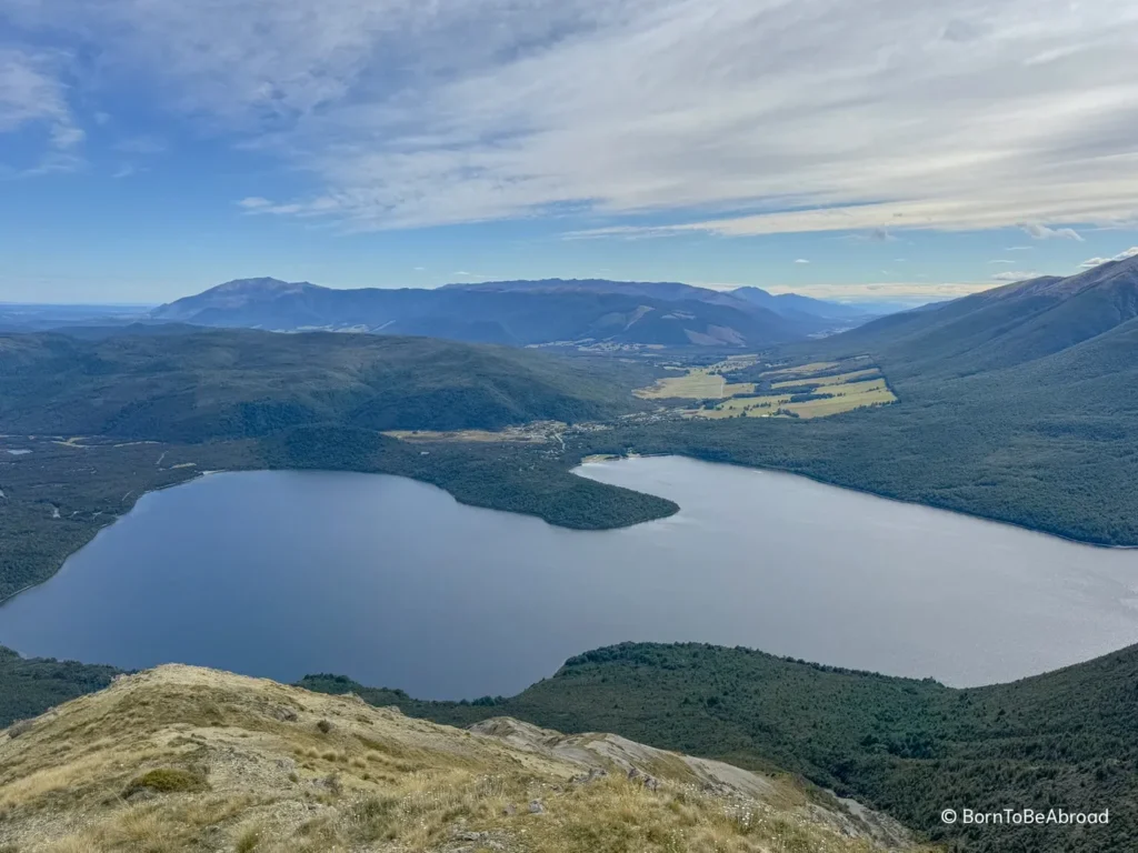 Vue panoramique sur le lac Rotoiti du parc national des lacs nelson