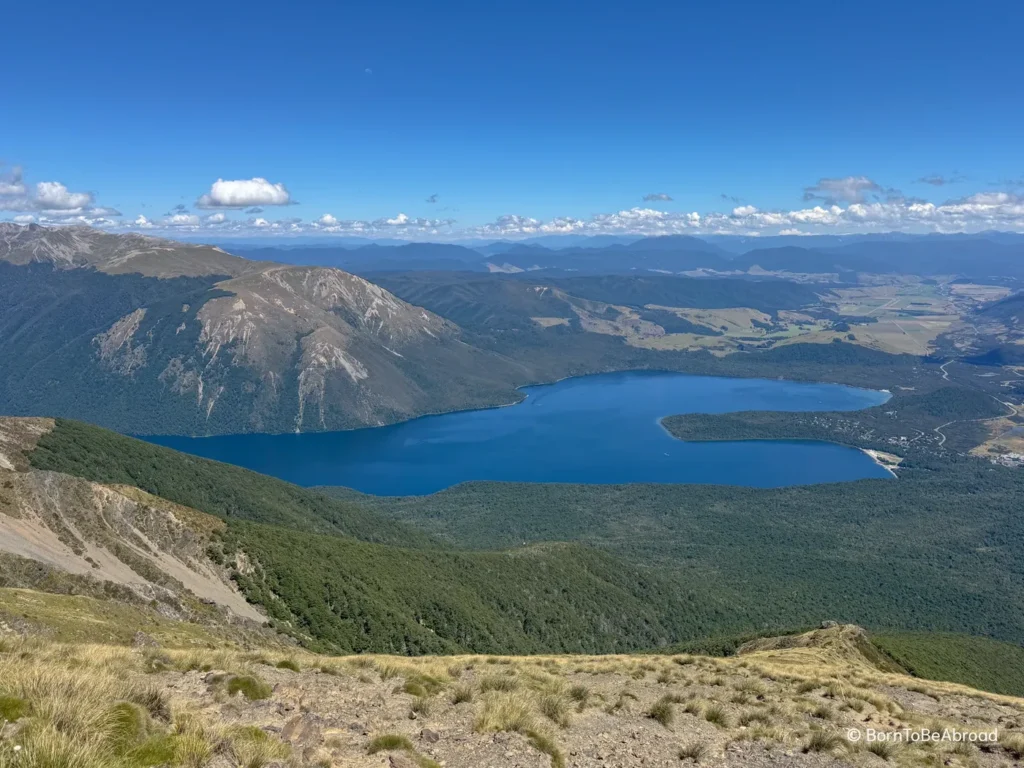 Vue panoramique sur le lac Rotoiti