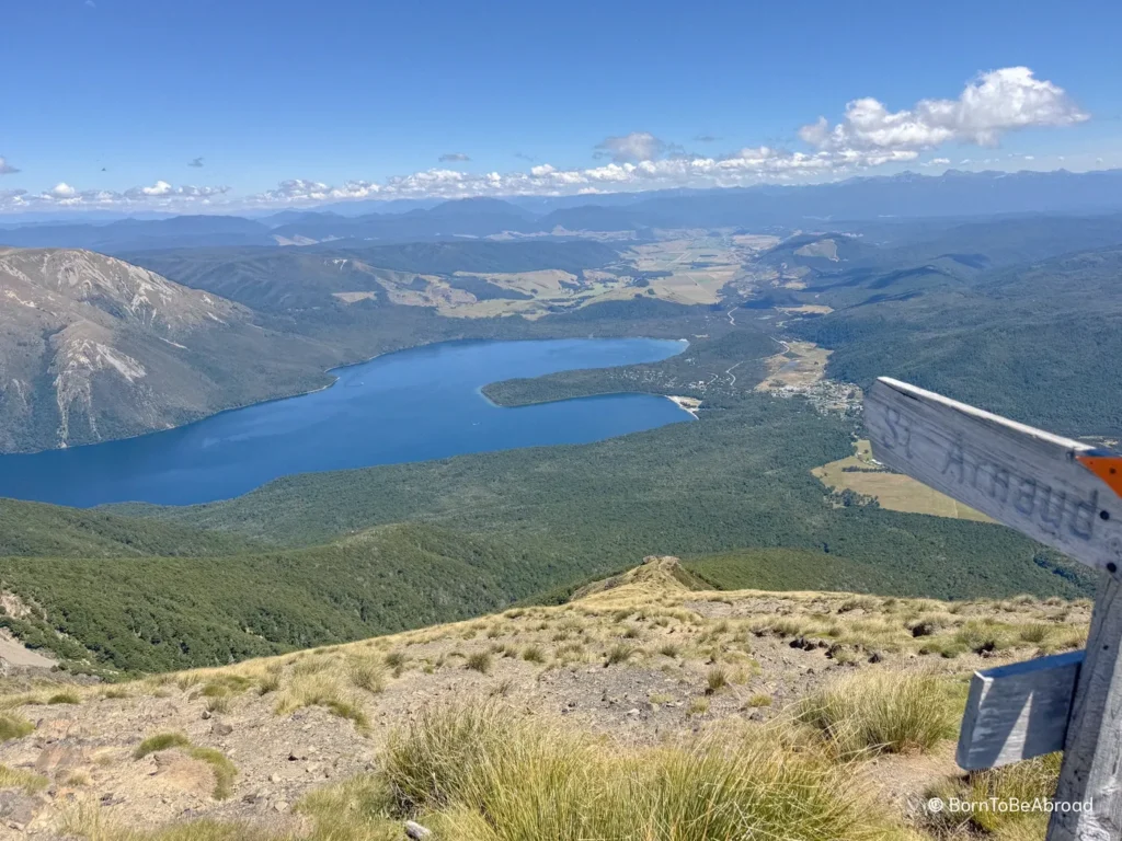 Vue panoramique sur le lac Rotoiti