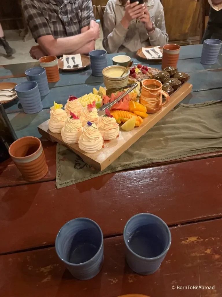 Le banquet gargantuesque lors de la visite du village des Hobbits en Nouvelle-Zélande