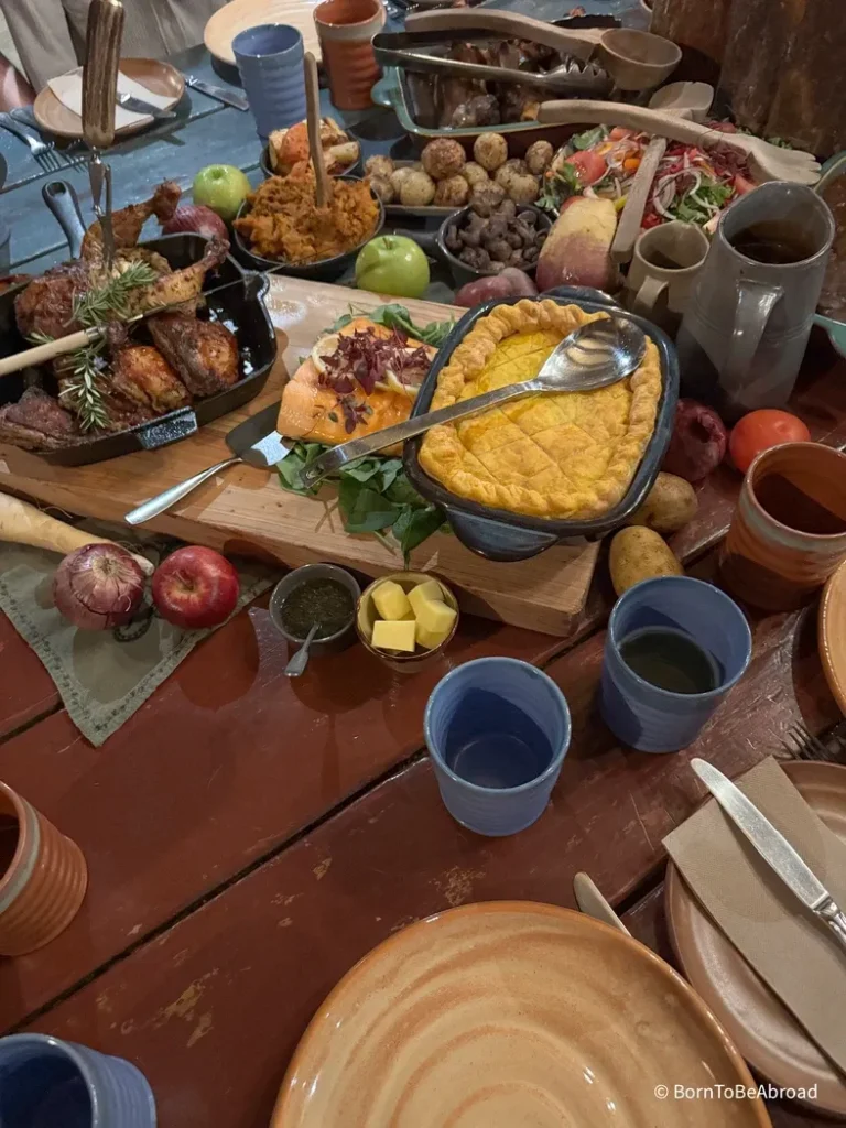 Le banquet gargantuesque lors de la visite du village des Hobbits en Nouvelle-Zélande