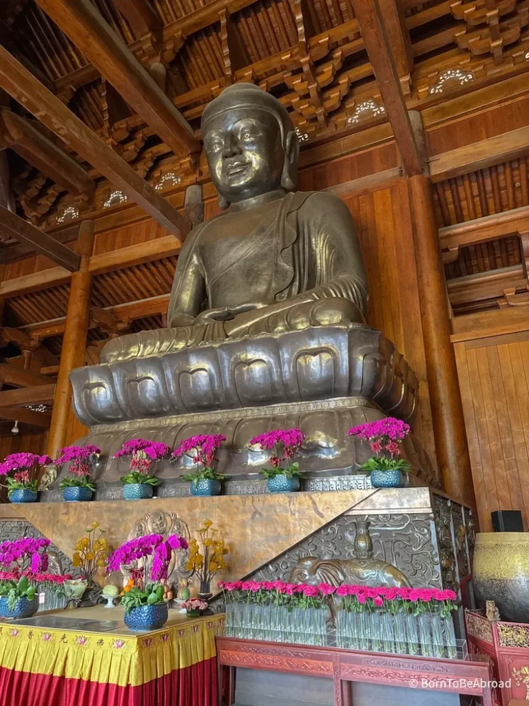 Le Buddha de bronze du temple de Jing'An, un incontournable à visiter lors d'un séjour de 3 jours à Shanghai