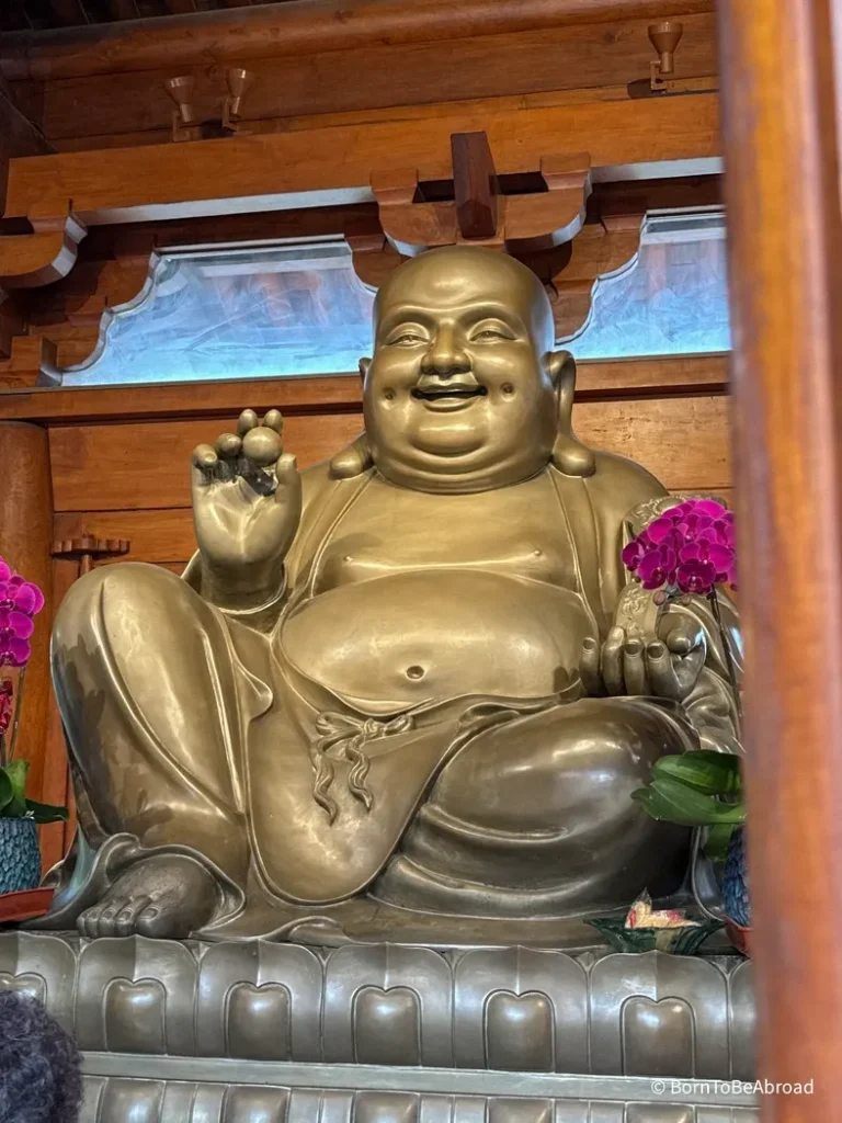 Le Bouddha heureux du temple de Jing'An, un incontournable à visiter lors d'un séjour de 3 jours à Shanghai