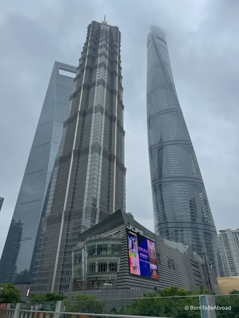 Vue sur les grattes ciels du quartier Lujiazui, Shanghai