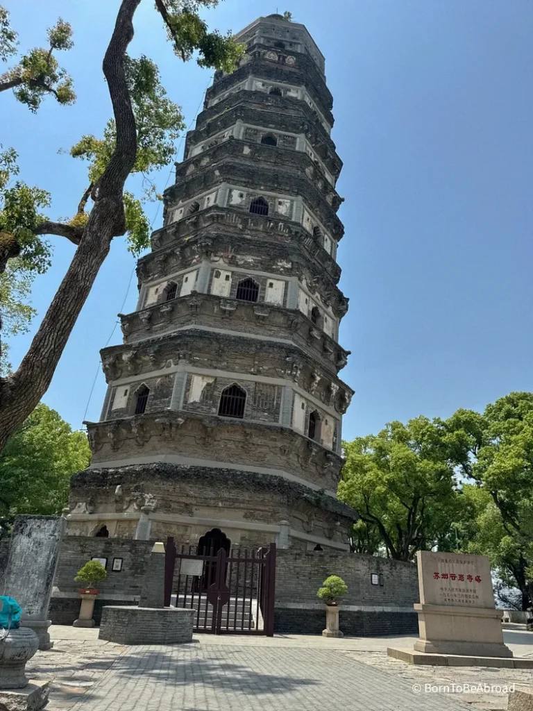 Pagode Yunyan inclinée à 3°, Suzhou en Chine