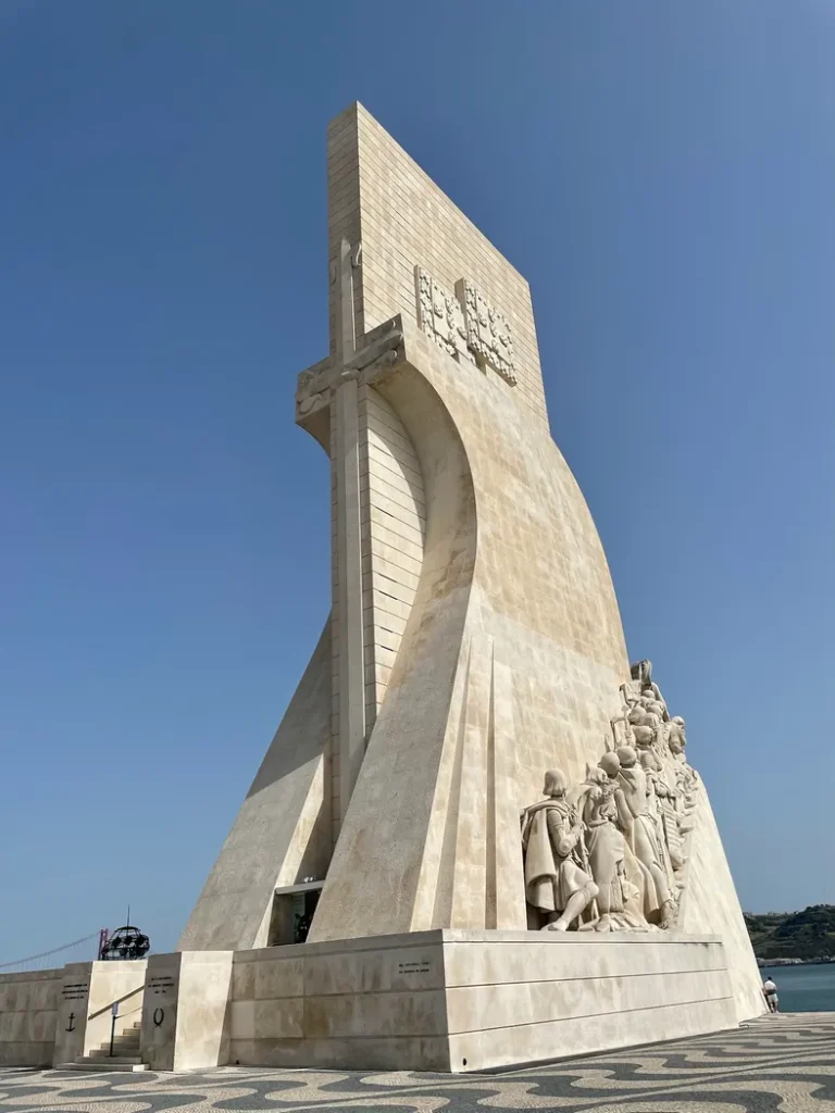 Statue de plusieurs soldats