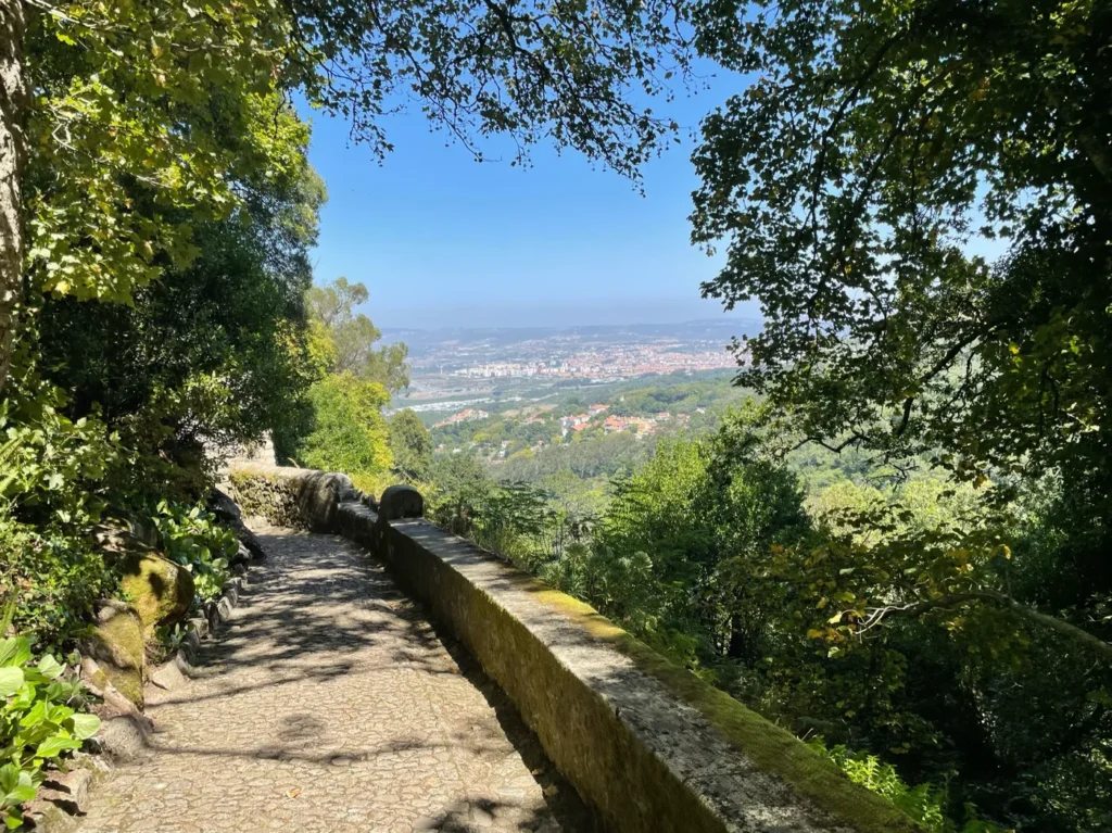 Vue dégagée et en hauteur sur Sintra