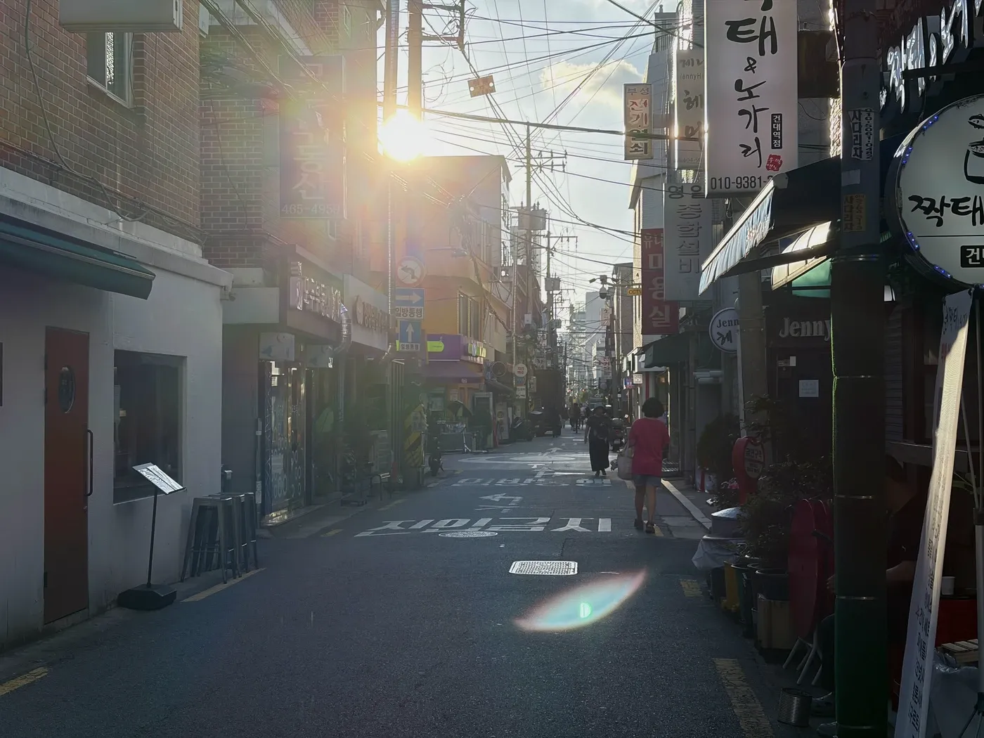 Rue animée du quartier de Seongsu à Séoul